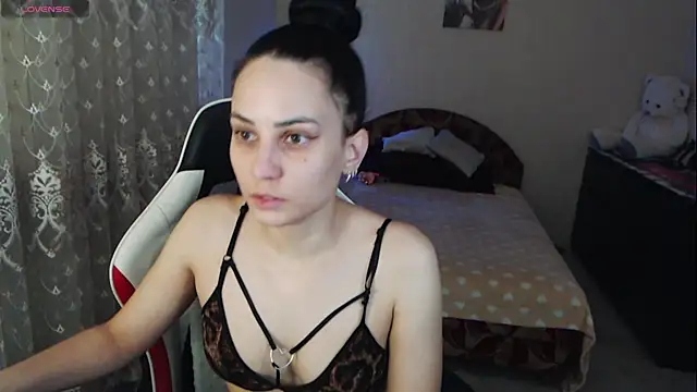 Kriss brunette 5 online show from December 5, 2025, 8:01 am