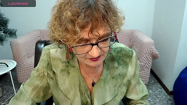 Snapshot of SexyGrandma_ chatting on February 1, 2025, 7:47 am SexyGrandma online show from February 1, 2025, 7:47 am