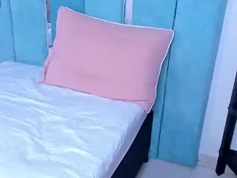 AlexxaSmall online show from February 5, 2025, 6:59 pm