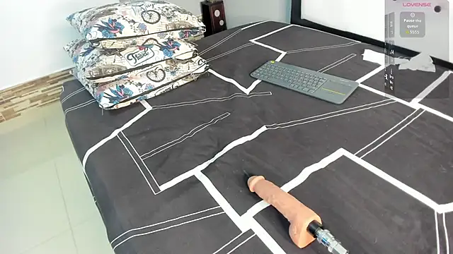 AlexxaSmall online show from October 29, 2025, 2:47 am