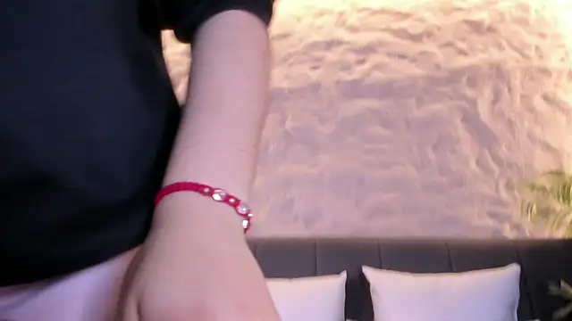 Snapshot of Shanntal_ chatting on February 28, 2026, 12:28 pm Shanntal online show from February 28, 2026, 12:28 pm