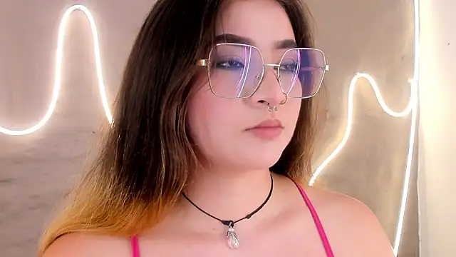 Snapshot of Shanntal_ chatting on March 4, 2026, 7:42 pm Shanntal online show from March 4, 2026, 7:42 pm