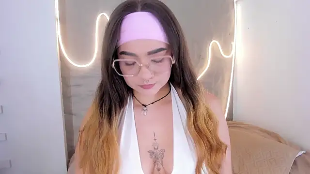 Shanntal  online show from March 20, 2026, 7:52 pm