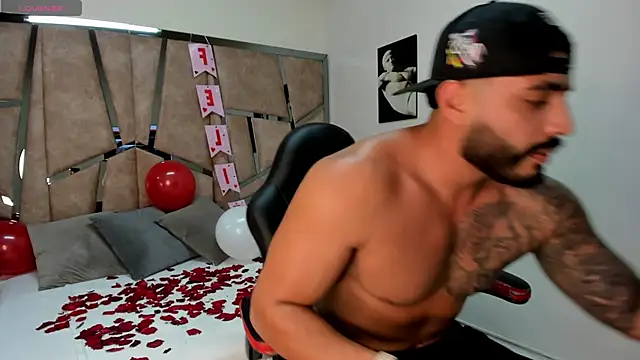 LeandroRusso online show from February 14, 2025, 8:05 pm