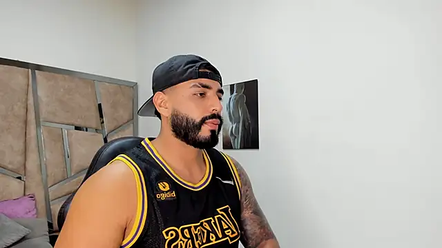 LeandroRusso online show from February 28, 2025, 9:44 pm