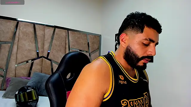 LeandroRusso online show from March 12, 2025, 3:57 am