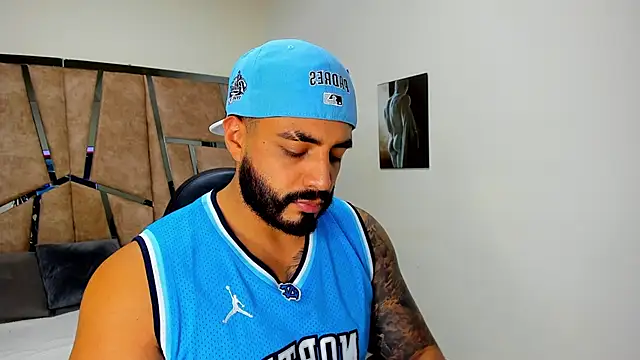 LeandroRusso online show from March 13, 2025, 11:49 pm