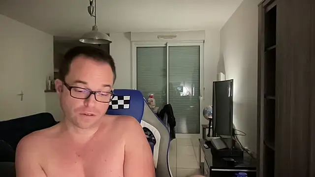 Funnyjul31 online show from February 2, 2025, 9:34 pm