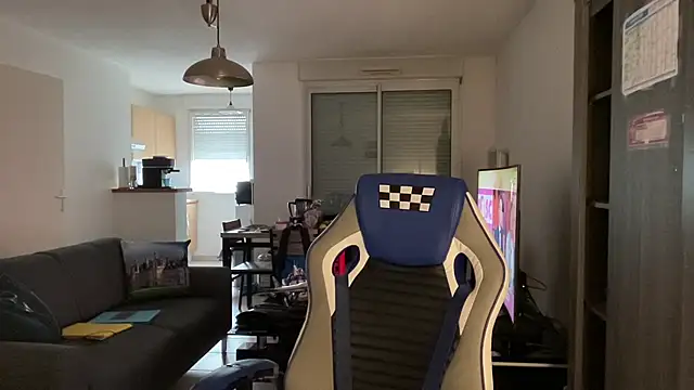 Funnyjul31 online show from March 18, 2025, 5:31 pm