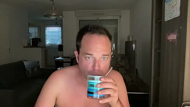 Funnyjul31 online show from September 19, 2025, 3:56 pm