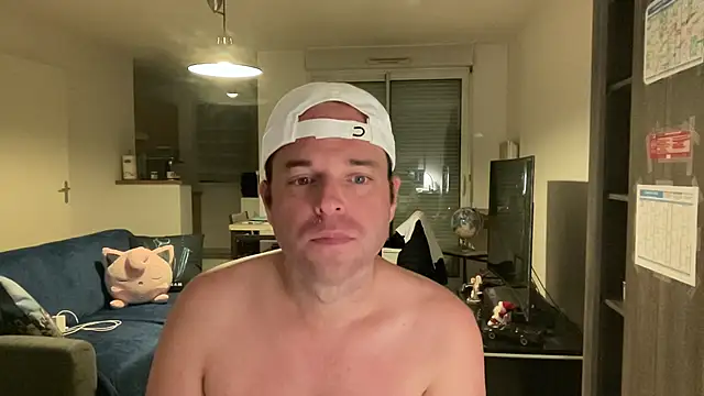 Funnyjul31 online show from November 19, 2025, 6:52 pm