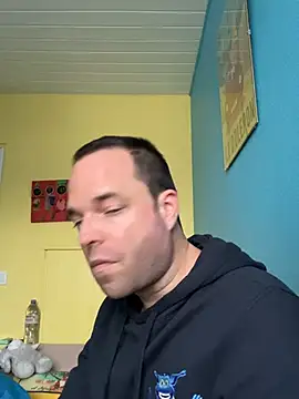 Funnyjul31 online show from January 11, 2026, 3:39 pm