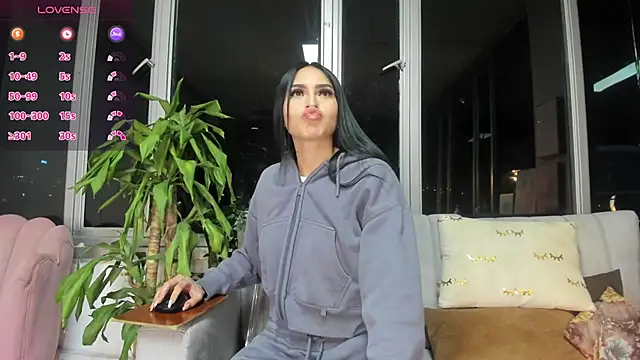 Snapshot of Little__Linda chatting on September 13, 2025, 3:50 am Little Linda online show from September 13, 2025, 3:50 am