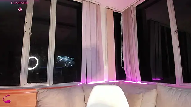 Snapshot of Little__Linda chatting on September 24, 2025, 3:43 am Little Linda online show from September 24, 2025, 3:43 am