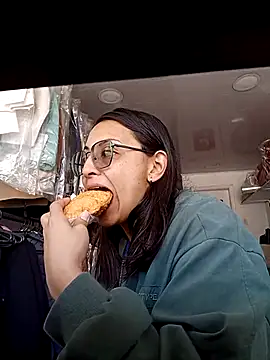 Snapshot of bri_ali chatting on December 17, 2025, 2:12 pm bri ali online show from December 17, 2025, 2:12 pm