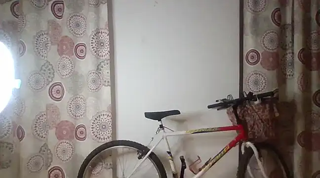 Snapshot of Luzia-Sal chatting on January 31, 2025, 8:22 am Luzia-Sal online show from January 31, 2025, 8:22 am