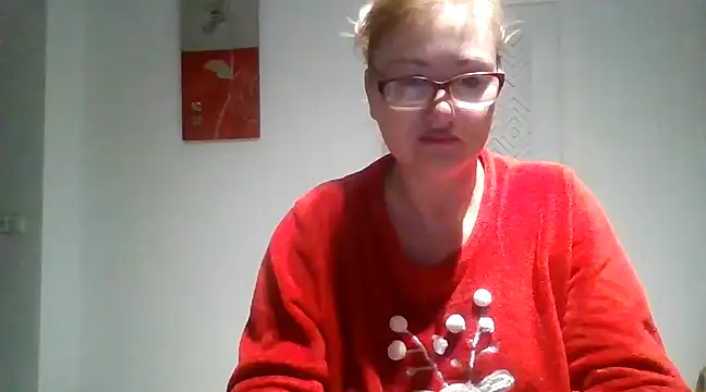 Snapshot of Luzia-Sal chatting on February 2, 2025, 4:26 am Luzia-Sal online show from February 2, 2025, 4:26 am