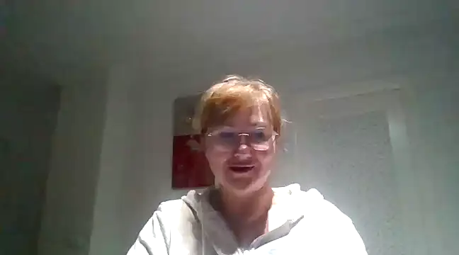 Snapshot of Luzia-Sal chatting on February 10, 2025, 10:30 pm Luzia-Sal online show from February 10, 2025, 10:30 pm