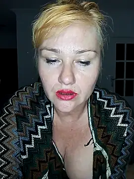 Snapshot of Luzia-Sal chatting on February 20, 2025, 12:19 am Luzia-Sal online show from February 20, 2025, 12:19 am