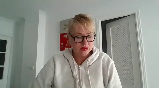 Snapshot of Luzia-Sal chatting on March 22, 2025, 2:25 pm Luzia-Sal online show from March 22, 2025, 2:25 pm