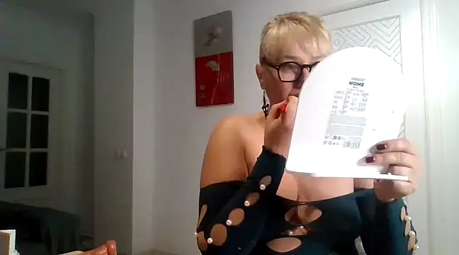 Snapshot of Luzia-Sal chatting on March 22, 2025, 10:26 pm Luzia-Sal online show from March 22, 2025, 10:26 pm