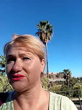 Snapshot of Luzia-Sal chatting on September 14, 2025, 8:35 am Luzia-Sal online show from September 14, 2025, 8:35 am