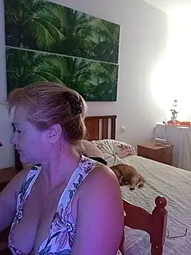 Snapshot of Luzia-Sal chatting on October 18, 2025, 6:41 pm Luzia-Sal online show from October 18, 2025, 6:41 pm