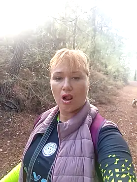 Snapshot of Luzia-Sal chatting on October 26, 2025, 8:53 am Luzia-Sal online show from October 26, 2025, 8:53 am