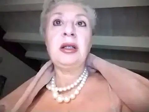 Snapshot of divinaerotica chatting on February 3, 2025, 10:11 pm divinaerotica online show from February 3, 2025, 10:11 pm