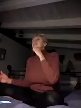 Snapshot of divinaerotica chatting on November 3, 2025, 6:53 pm divinaerotica online show from November 3, 2025, 6:53 pm