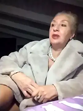 Snapshot of divinaerotica chatting on January 17, 2026, 5:38 pm divinaerotica online show from January 17, 2026, 5:38 pm