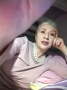 Snapshot of divinaerotica chatting on February 20, 2026, 6:41 pm divinaerotica online show from February 20, 2026, 6:41 pm