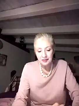 Snapshot of divinaerotica chatting on February 28, 2026, 5:47 pm divinaerotica online show from February 28, 2026, 5:47 pm