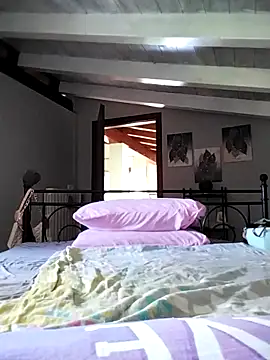 divinaerotica online show from April 7, 2026, 12:05 pm