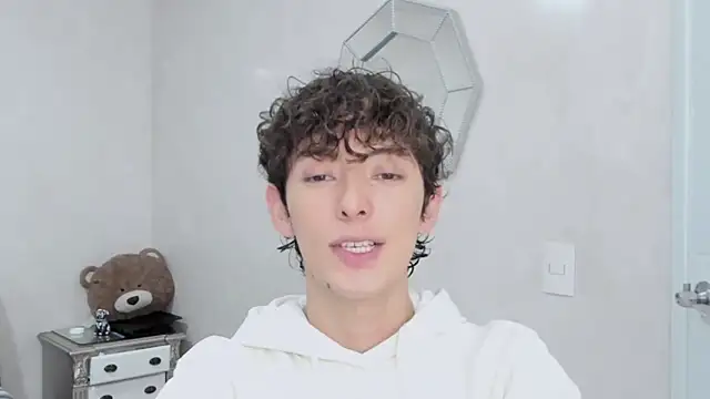 miketwink online show from February 15, 2026, 9:00 pm