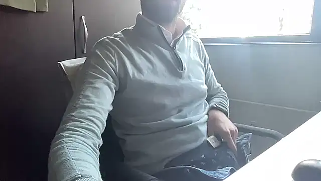 bullyboyy online show from October 27, 2025, 2:21 pm