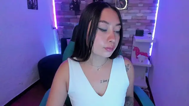 miss isabella m online show from February 11, 2025, 12:37 pm