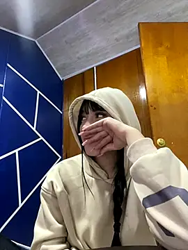 Melody rousse  online show from November 25, 2025, 8:31 pm