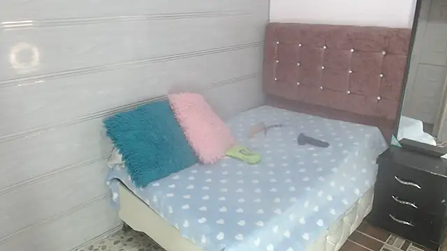 Ariasmithog online show from September 10, 2025, 12:27 pm