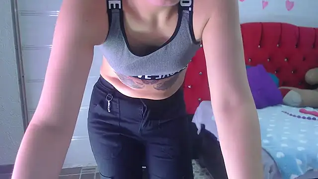 Ariasmithog online show from November 6, 2025, 1:12 pm