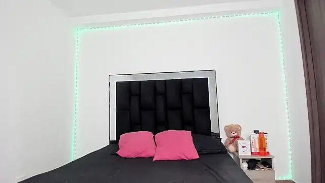 victoriacolin online show from February 28, 2025, 12:31 pm