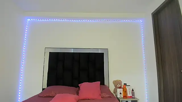 victoriacolin online show from March 7, 2025, 9:38 pm