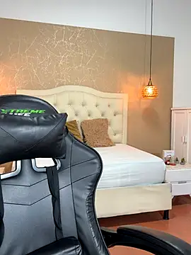 Hadley  online show from November 18, 2025, 3:34 am