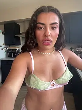 cute carly  online show from June 25, 2026, 9:47 am