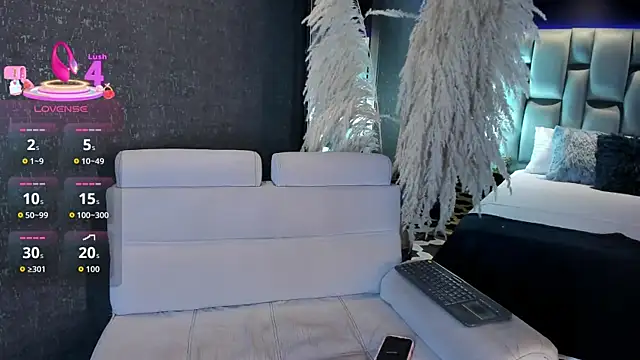 AliDiaz  online show from November 4, 2025, 7:35 pm