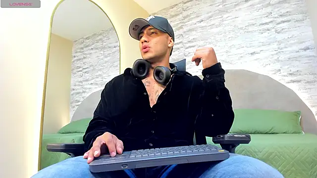 lennox ray online show from February 23, 2025, 11:44 am