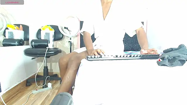 k stormi  online show from December 20, 2025, 1:02 am