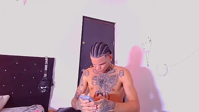 hot man05 online show from January 7, 2026, 5:04 pm