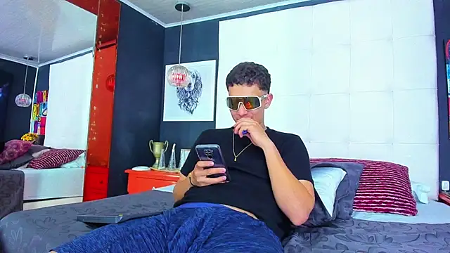 Snapshot of Thomas_May4rs chatting on March 13, 2025, 7:42 am Thomas May4rs online show from March 13, 2025, 7:42 am