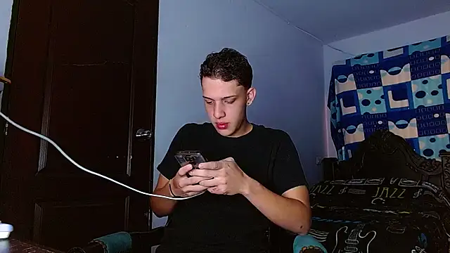 Snapshot of Thomas_May4rs chatting on December 1, 2025, 3:39 pm Thomas May4rs online show from December 1, 2025, 3:39 pm